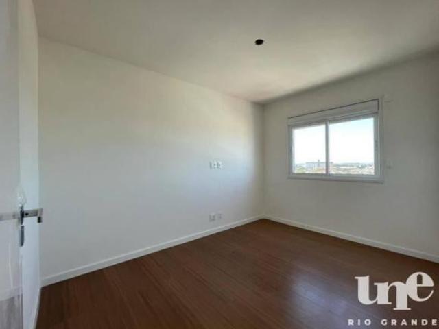 Apartamento com 2 dormitórios à venda, 66 m² por R$ 370.000,00 Centro Rio Grande/RS
