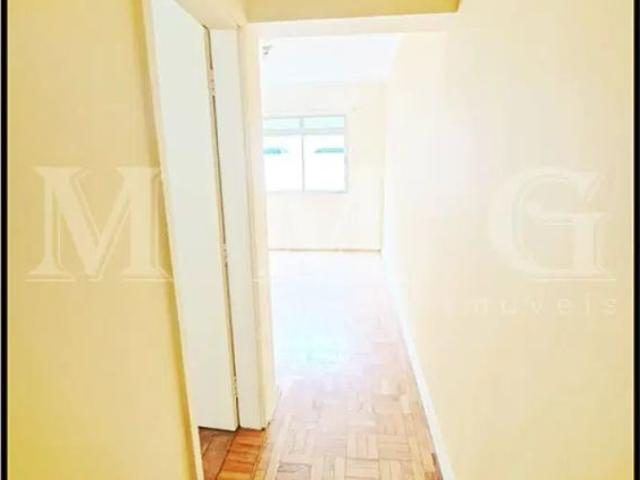 Apartamento com 2 dormitórios, dependência de serviço e vaga de garagem