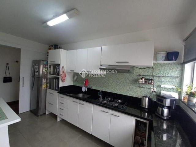 Apartamento com 2 dormitórios e 1 banheiro em Cachoeirinha