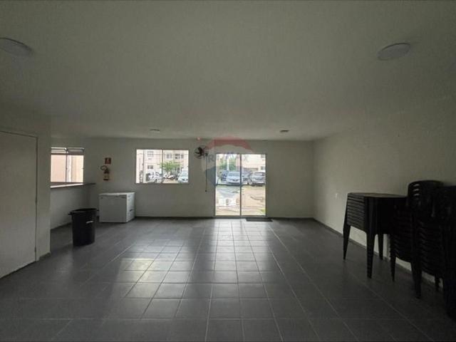 Apartamento com 2 Quartos Novo em Santíssimo para Locação!