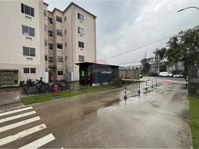 Apartamento com 2 Quartos Novo em Santíssimo para Locação!