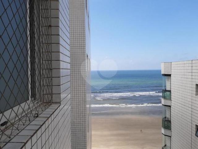Apartamento em Mongaguá, 70 m2, pé na areia com 2 quartos, varanda grande e 1 vaga!