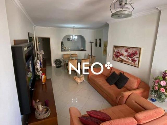 Apartamento com 2 Quartos com 3 reversivel, a meia quadra da praia