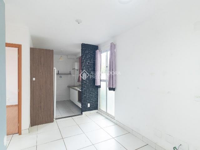 Apartamento com 2 quartos e 50m² para alugar em Restinga, Porto Alegre