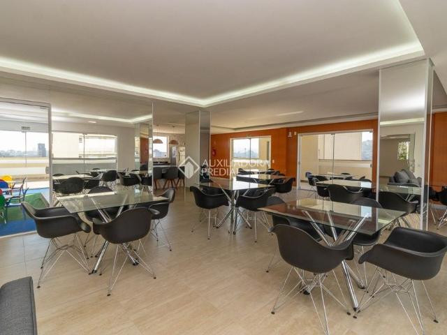 Apartamento com 2 quartos e 55m² para alugar em Camaquã, Porto Alegre