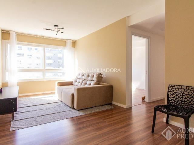 Apartamento com 2 quartos e 55m² para alugar em Jardim do Salso, Porto Alegre