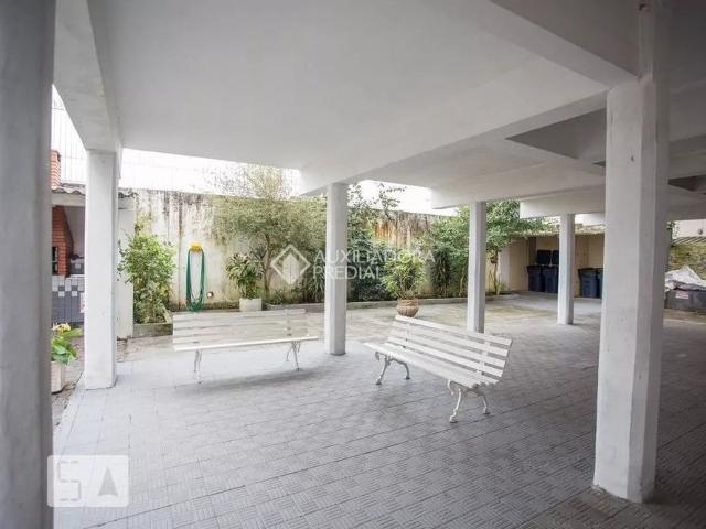 Apartamento com 2 quartos e 58m² para alugar em Azenha, Porto Alegre