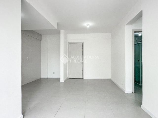 Apartamento com 2 quartos e 59m² para alugar em Aririú, Palhoça