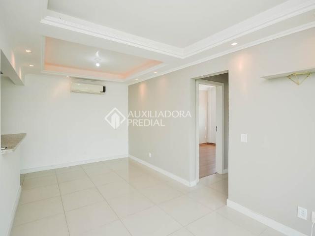 Apartamento com 2 quartos e 60m² para alugar em Cavalhada, Porto Alegre