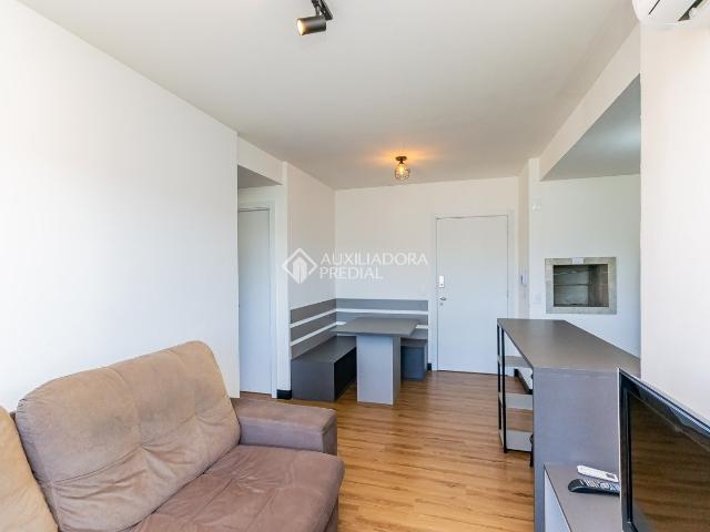 Apartamento com 2 quartos e 60m² para alugar em Jardim do Salso, Porto Alegre