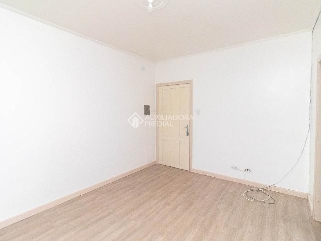 Apartamento com 2 quartos e 61m² para alugar em Navegantes, Porto Alegre