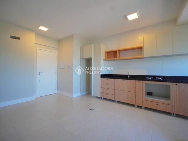 Apartamento com 2 quartos e 63m² para alugar em Carvoeira, Florianópolis
