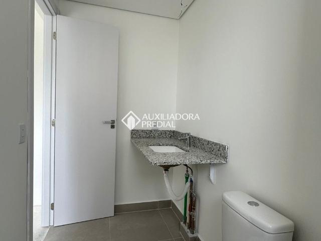 Apartamento com 2 quartos e 69m² para alugar em Moinhos de Vento, Porto Alegre