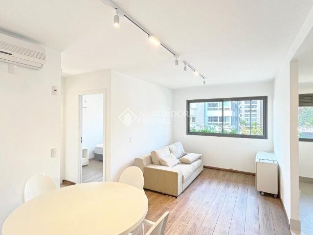 Apartamento com 2 quartos e 69m² para alugar em Auxiliadora, Porto Alegre