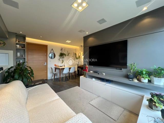 Apartamento com 2 quartos e 62m² para alugar em Passo da Areia, Porto Alegre