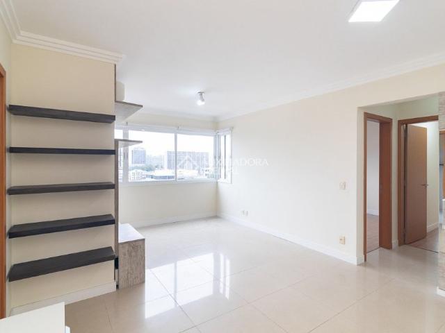 Apartamento com 2 quartos e 72m² para alugar em Menino Deus, Porto Alegre