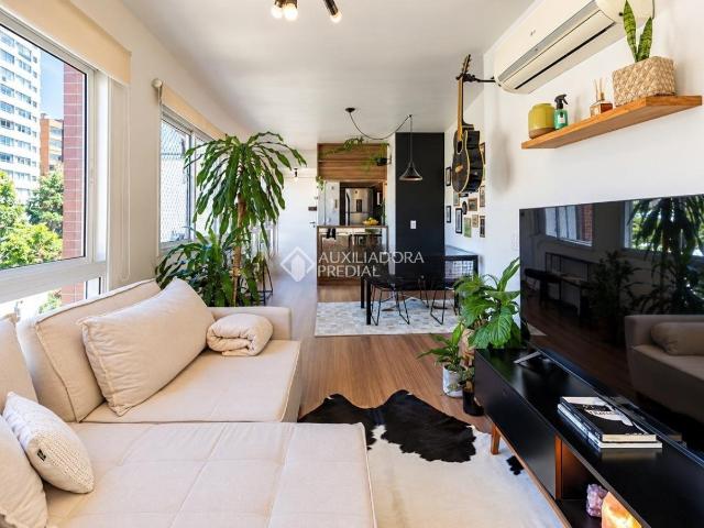 Apartamento com 2 quartos e 72m² para alugar em Rio Branco, Porto Alegre
