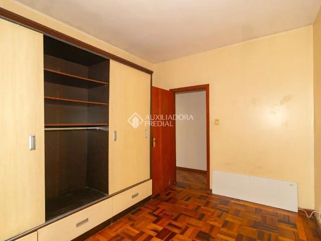 Apartamento com 2 quartos e 74m² para alugar em Menino Deus, Porto Alegre