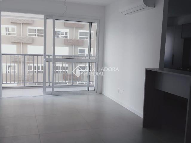 Apartamento com 2 quartos e 75m² para alugar em Passo da Areia, Porto Alegre
