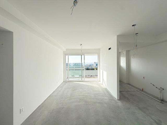 Apartamento com 2 quartos e 74m² para alugar em Passo da Areia, Porto Alegre