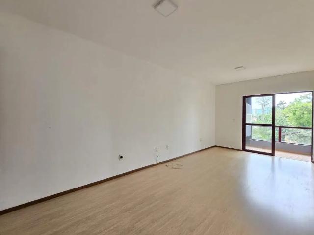 Apartamento com 2 quartos e sacada com churrasqueira, localizado no Glória para locação por R$ 2.000,00 + taxas