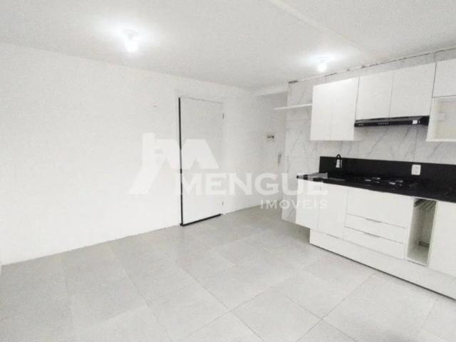 Apartamento com 2 quartos para alugar na Rua Gabriel Franco da Luz, 560, Sarandi, Porto Alegre por R$ 1.100