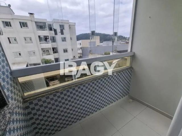 Apartamento com 2 quartos para alugar na Rua Homero de Miranda Gomes, 844, Fundos, Biguaçu