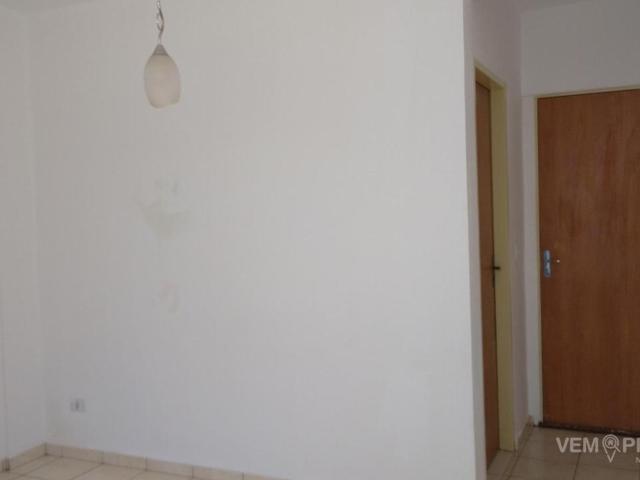 Apartamento com 2 Quartos para Alugar por R$ 1.000/mês