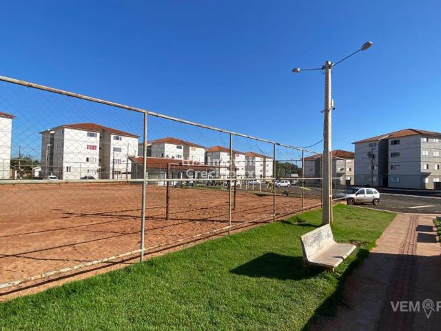 Apartamento com 2 Quartos para Alugar por R$ 1.000/mês