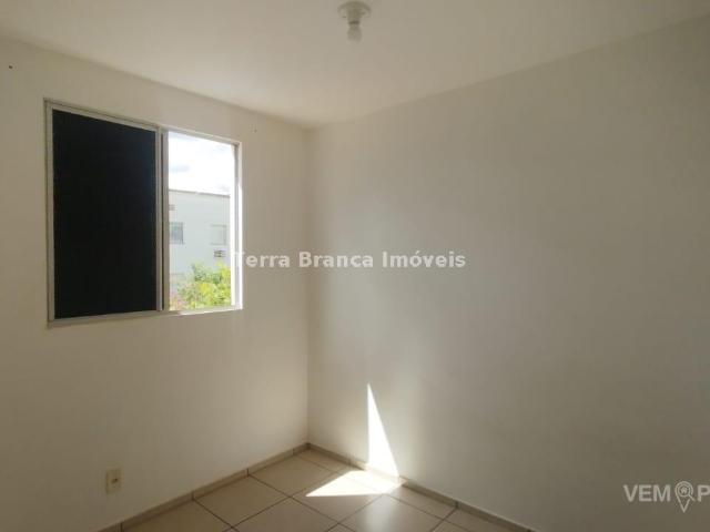 Apartamento com 2 Quartos para Alugar por R$ 1.100/mês