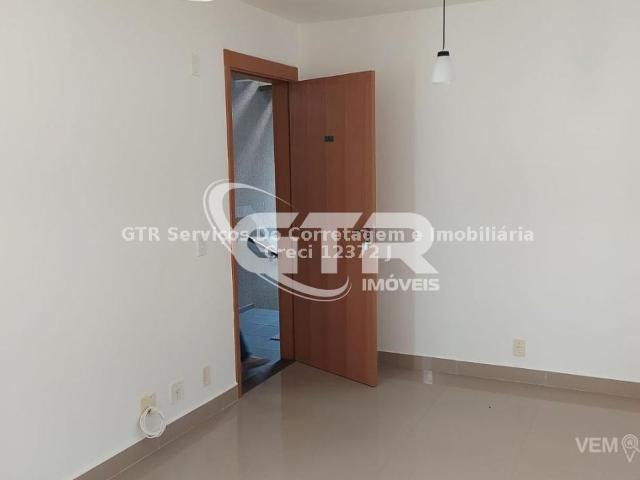 Apartamento com 2 Quartos para Alugar por R$ 1.250/mês