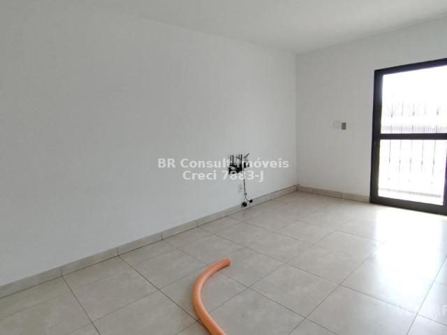 Apartamento com 2 Quartos para Alugar por R$ 1.400/mês