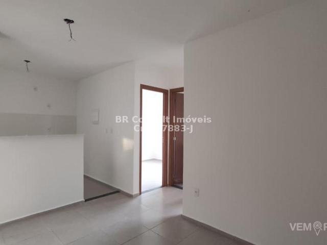 Apartamento com 2 Quartos para Alugar por R$ 1.300/mês