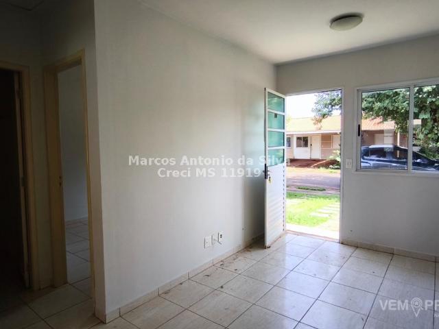 Apartamento com 2 Quartos para Alugar por R$ 1.300/mês
