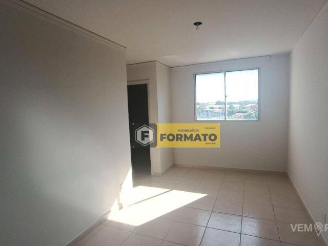 Apartamento com 2 Quartos para Alugar por R$ 1.300/mês