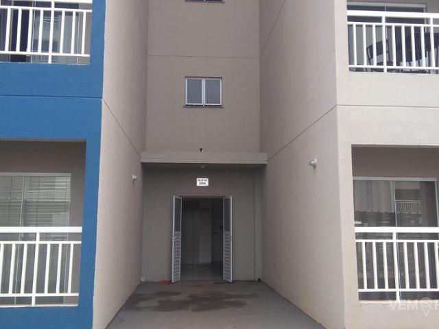 Apartamento com 2 Quartos para Alugar por R$ 1.300/mês