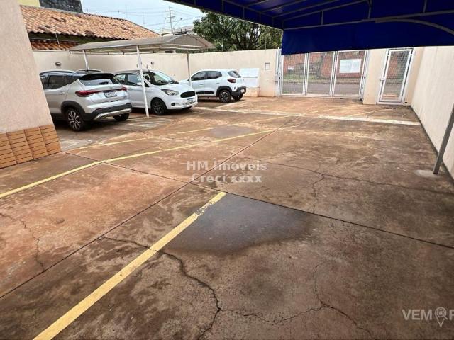 Apartamento com 2 Quartos para Alugar por R$ 1.300/mês