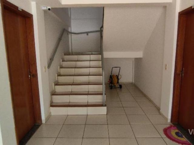 Apartamento com 2 Quartos para Alugar por R$ 1.300/mês