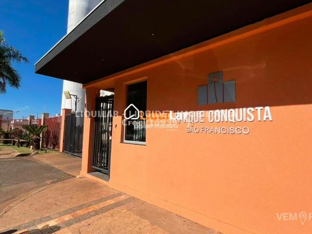 Apartamento com 2 Quartos para Alugar por R$ 1.400/mês