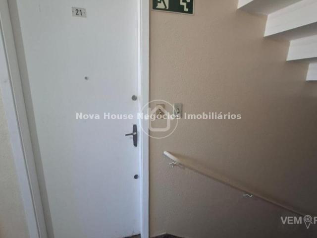 Apartamento com 2 Quartos para Alugar por R$ 1.400/mês
