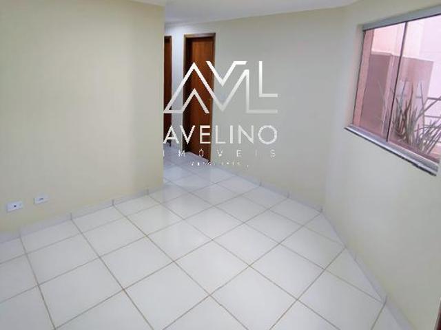 Apartamento com 2 Quartos para Alugar por R$ 1.500/mês