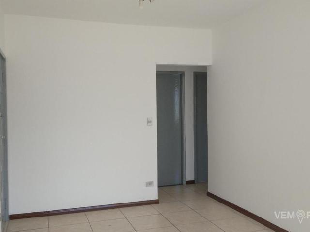 Apartamento com 2 Quartos para Alugar por R$ 1.390/mês