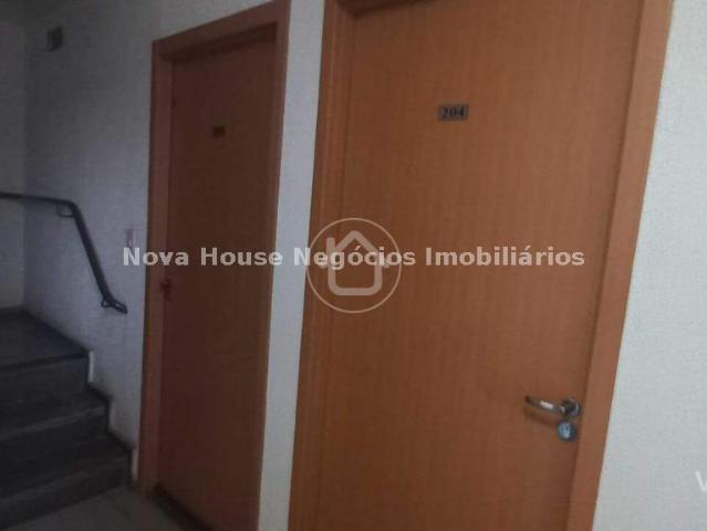 Apartamento com 2 Quartos para Alugar por R$ 1.200/mês