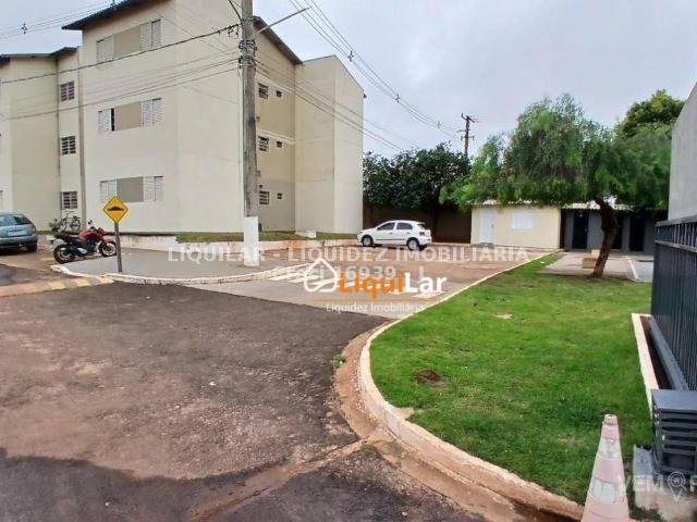 Apartamento com 2 Quartos para Alugar por R$ 1.500/mês