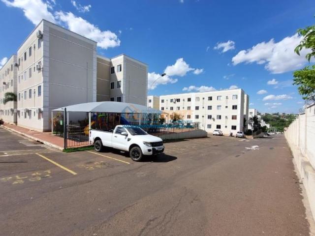 Apartamento com 2 Quartos para Alugar por R$ 1.500/mês