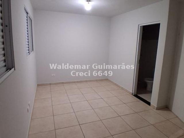Apartamento com 2 Quartos para Alugar por R$ 1.600/mês