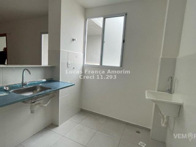 Apartamento com 2 Quartos para Alugar por R$ 1.500/mês