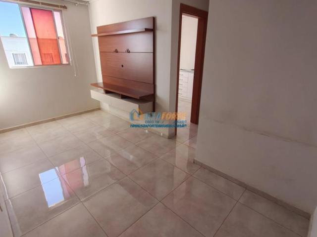 Apartamento com 2 Quartos para Alugar por R$ 1.700/mês