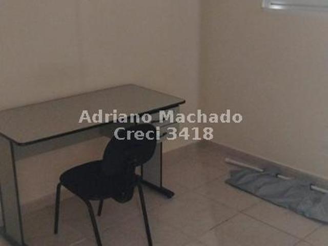 Apartamento com 2 Quartos para Alugar por R$ 1.800/mês