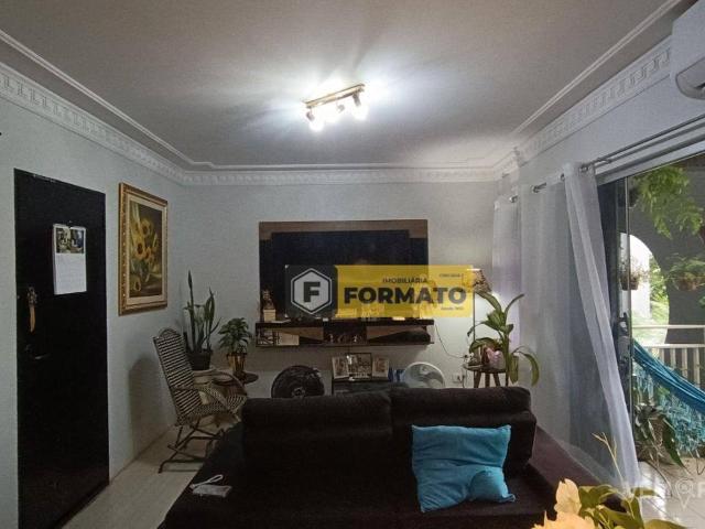 Apartamento com 2 Quartos para Alugar por R$ 1.800/mês